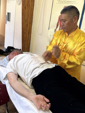 Shifu Liu demonstrates tui na chinese massage